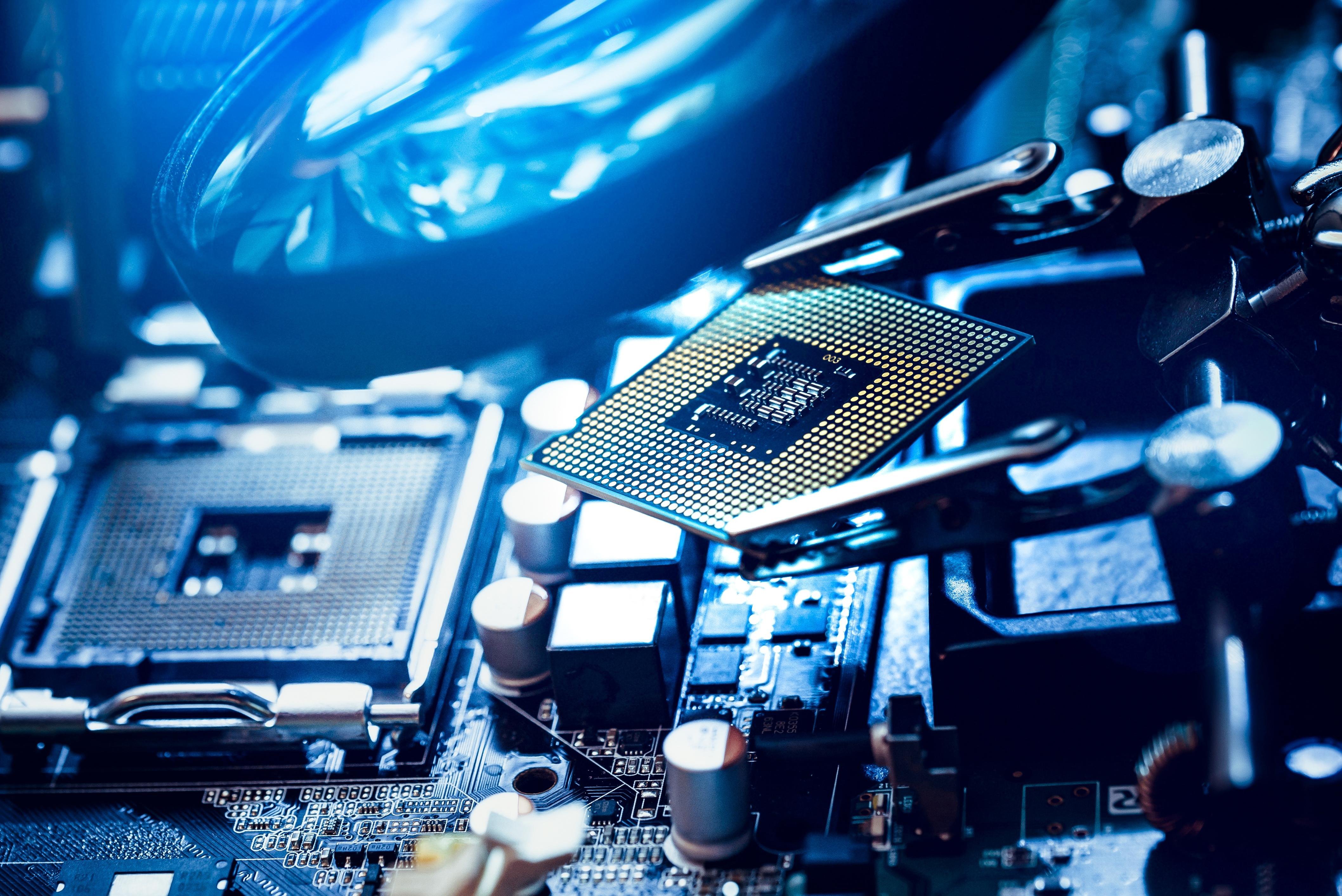 close-up-of-a-computer-microprocessor-on-board-2026-03-15-23-28-12-utc