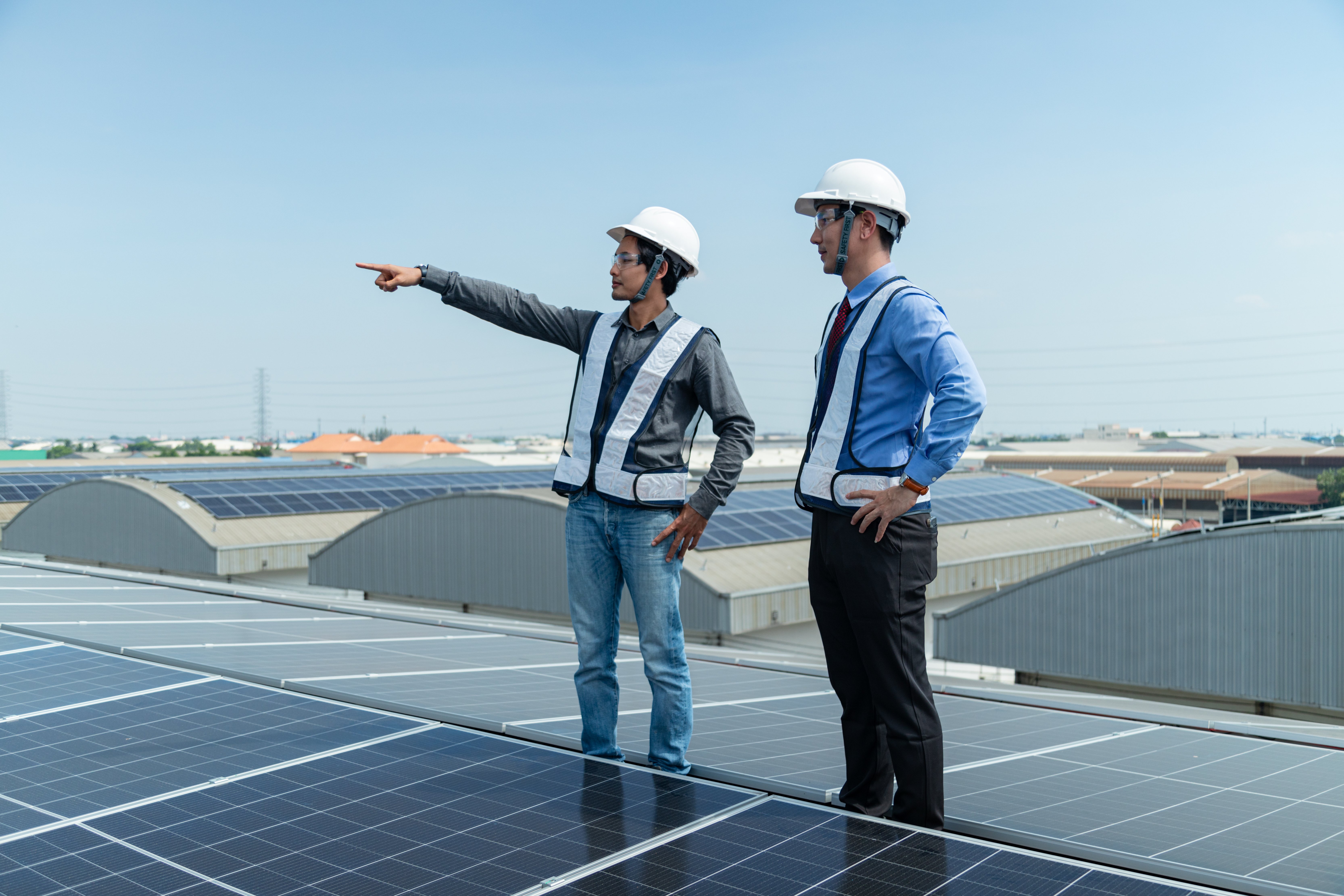engineers-inspecting-solar-panels-at-power-plant-2026-09-23-21-41-12-utc