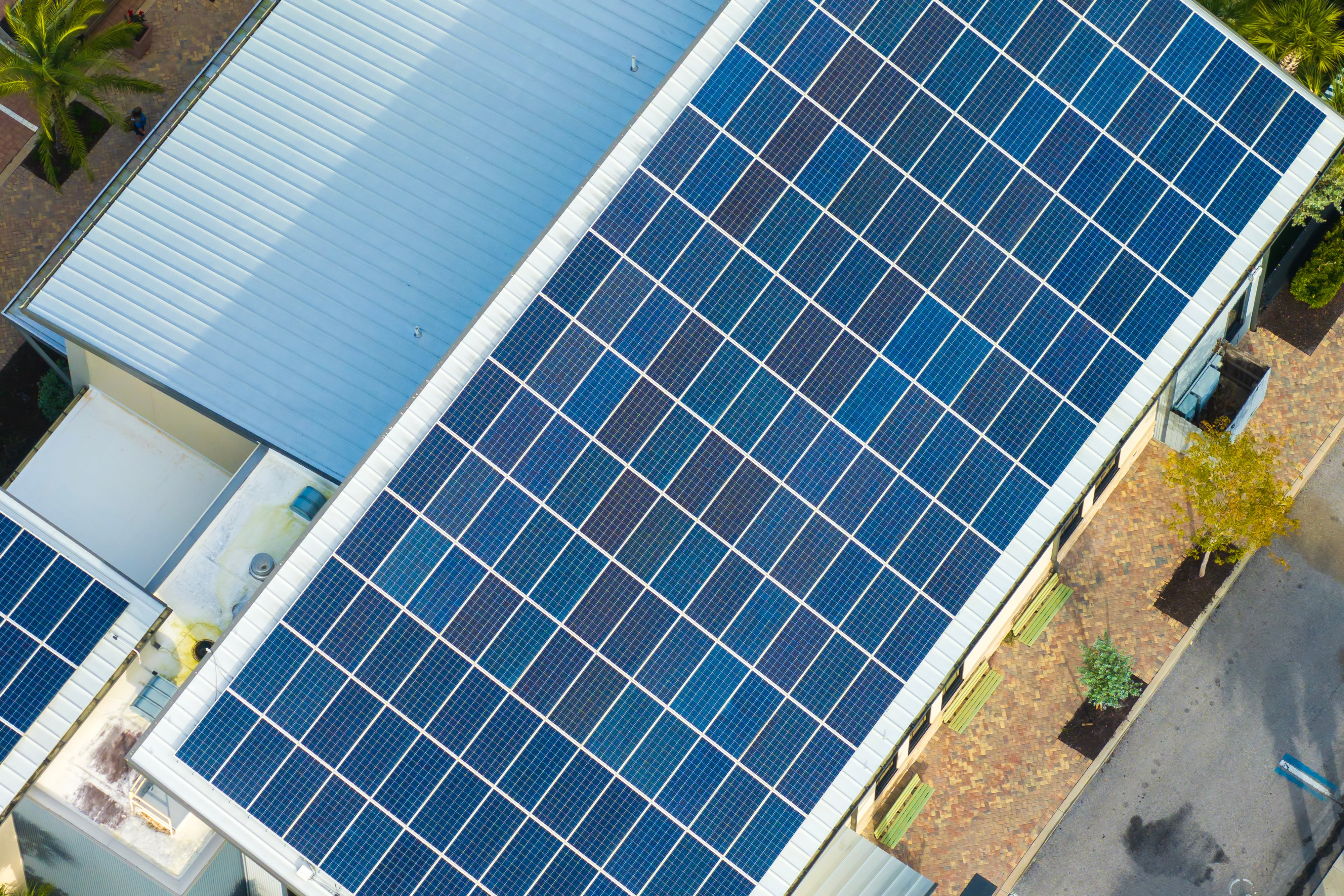 florida-office-building-with-solar-roof-blue-phot-2026-03-17-05-45-47-utc